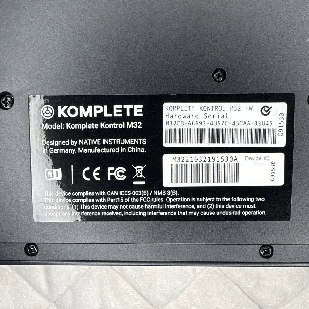 Native Instruments Komplete Kontrol M32 32-Key USB MIDI, Encoders